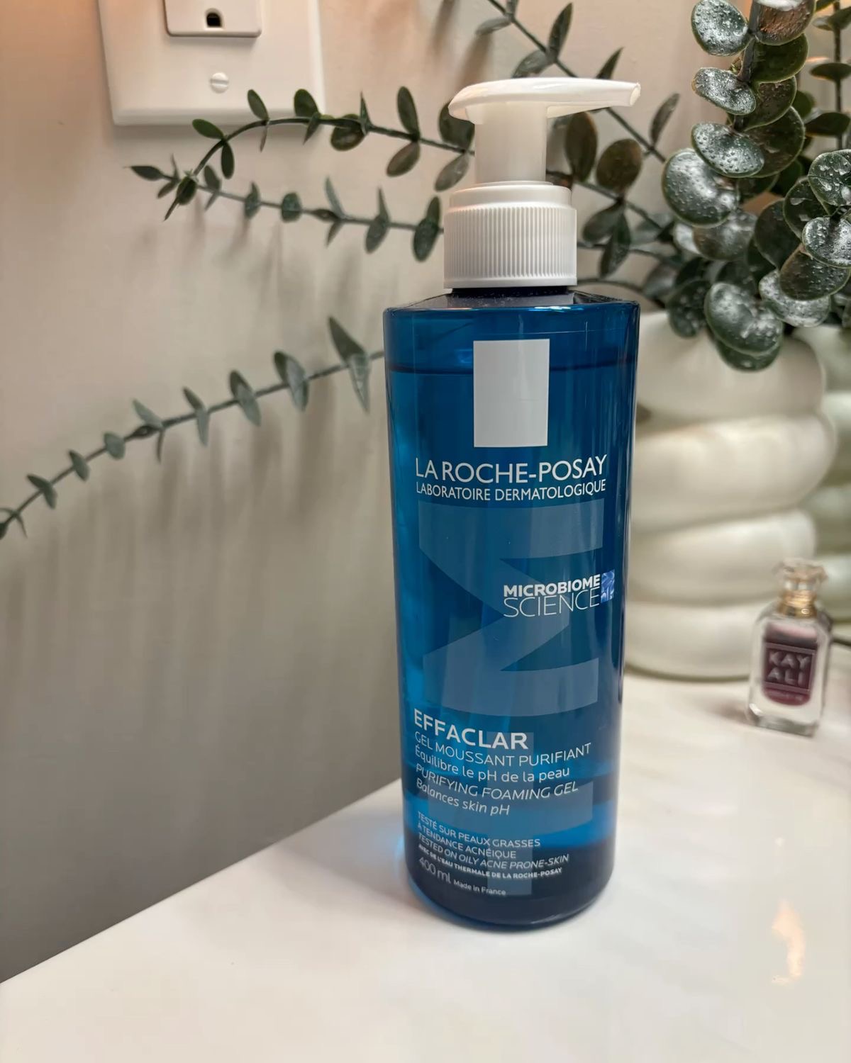 La Roche-Posay Effaclar Purifying Foaming Gel, 400 mL pump bottle.