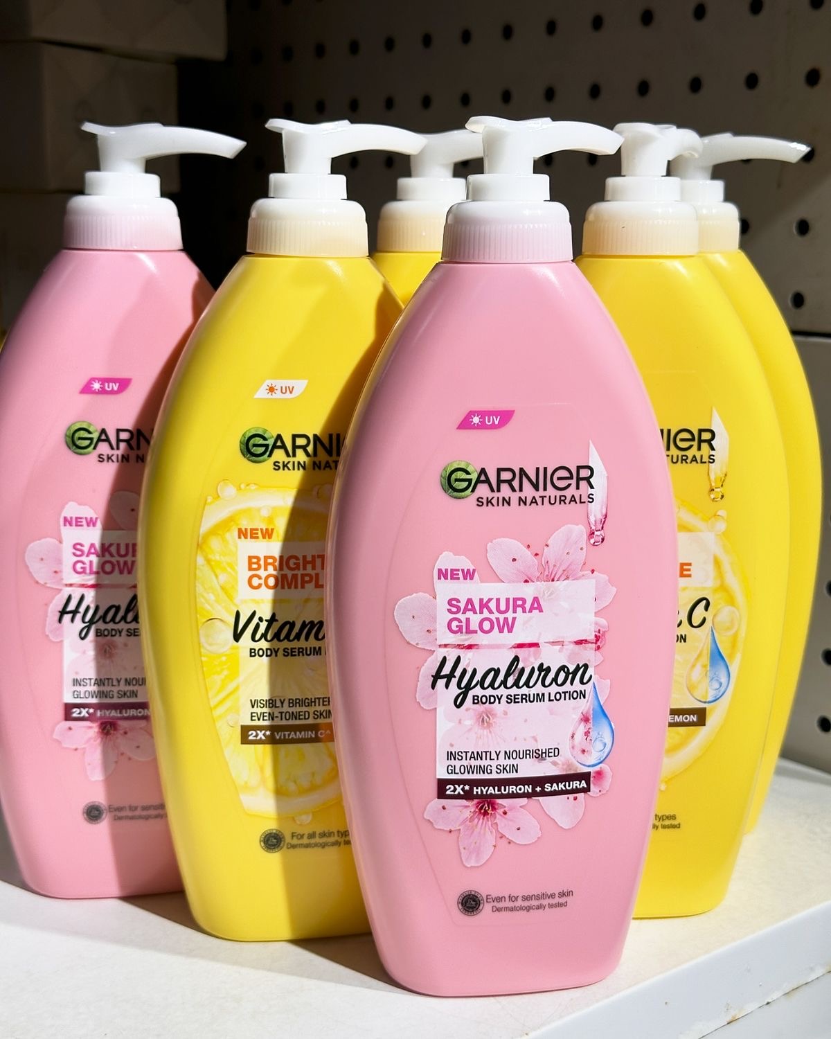Garnier Body Sakura Glow Nourishing Radiance Serum Milk UV