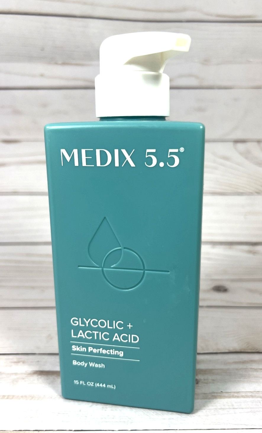 Medix 5.5 Glycolic + Lactic Acid Skin Perfecting Body Wash (444ml / 15 fl. oz.)