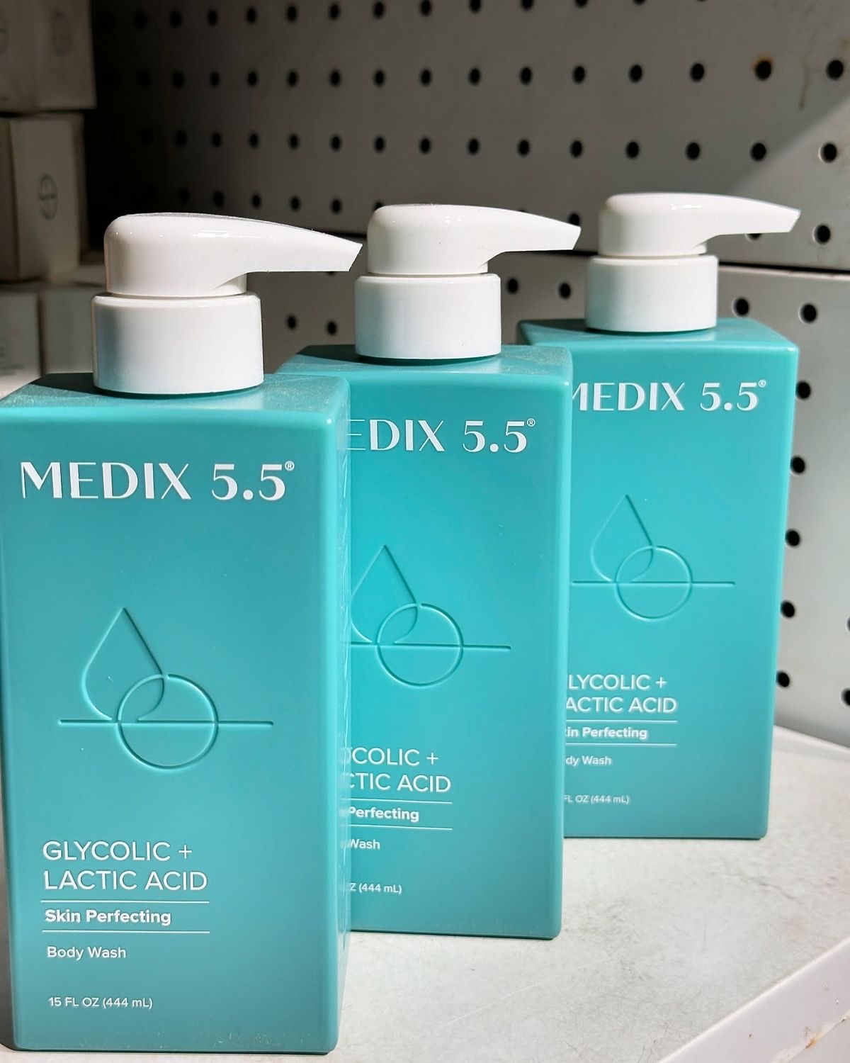 Medix 5.5 Glycolic + Lactic Acid Skin Perfecting Body Wash (444ml / 15 fl. oz.)